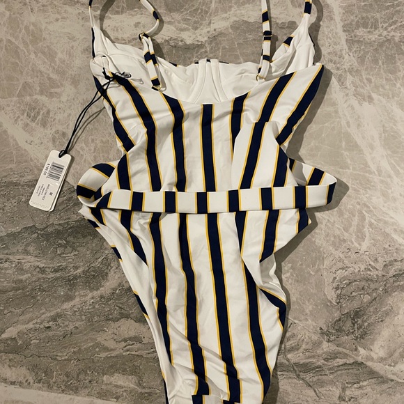 WeWoreWhat Swimsuit DANIELLE One piece - Picture 3 of 5